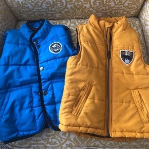 2 puffer vests